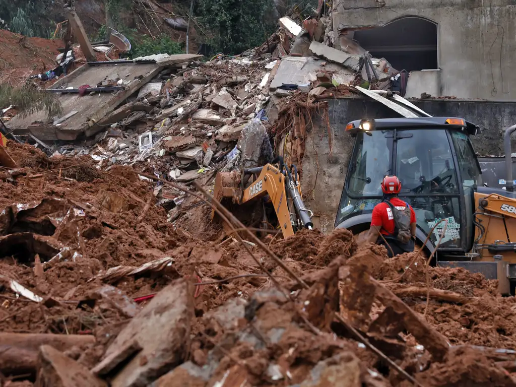 Tragédia em Minas: Sobe para 36 o número de mortos; Juiz de Fora e Ubá em estado de alerta