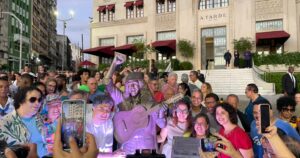 Em evento de 40 anos da FGM, estátua de Moraes Moreira é inaugurada em frente à Praça Castro Alves