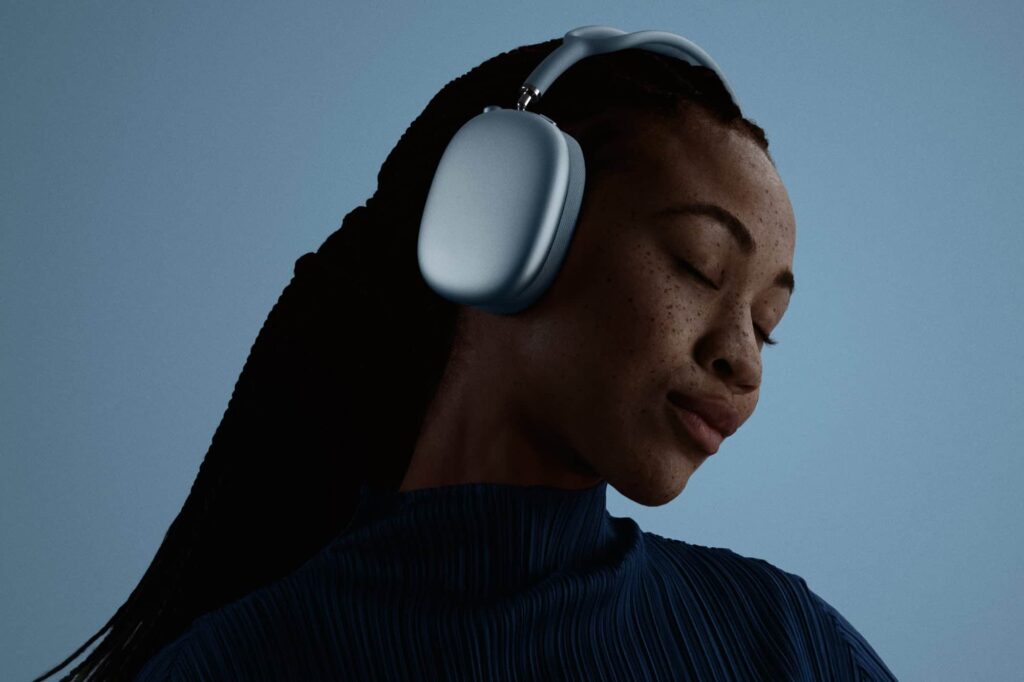 Apple anuncia AirPods Max 2 com cancelamento de ruído e IA a bordo