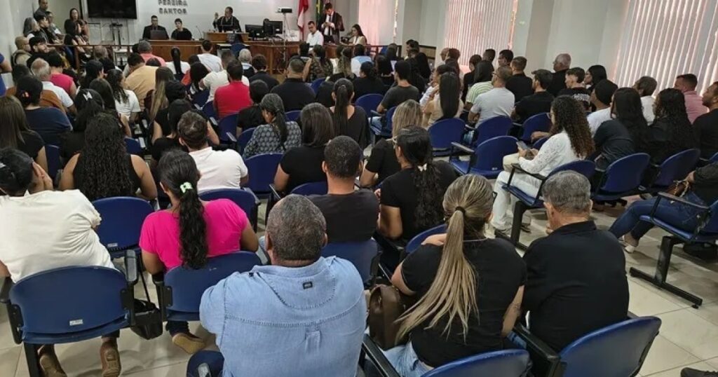 Júri em Brumado condena a 43 anos de prisão motorista que invadiu quiosque e matou vítima