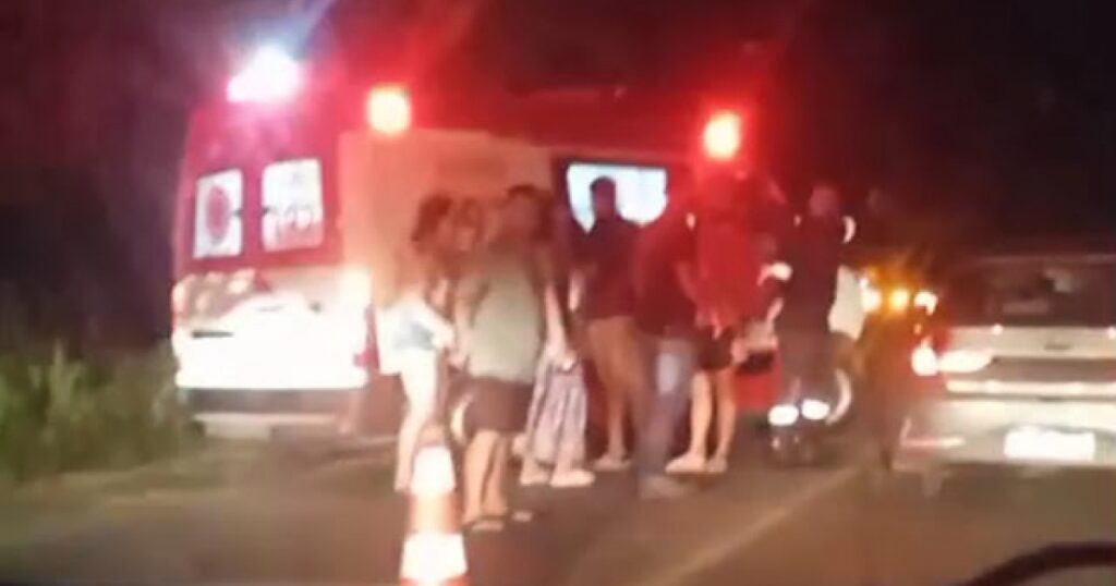 Acidente entre van e carro deixa feridos na BR-324