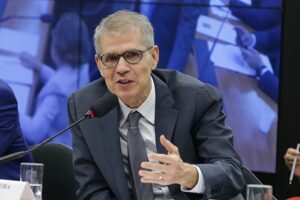 Aliados de Lula pressionam por mudança na comunicação do governo diante do avanço de Flávio Bolsonaro