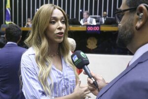 Ataques por posse na Comissão da Mulher são distração, diz Erika Hilton