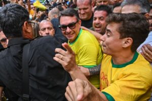 Ato na Paulista reúne Flávio, Nikolas e governadores em ensaio para reunificar direita