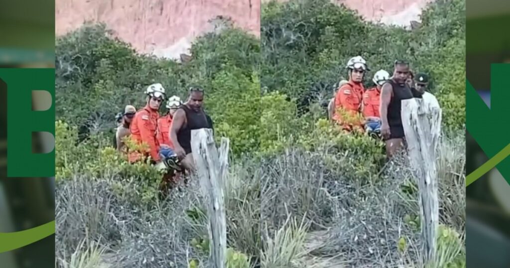 Bombeiros realizam resgate de turista após queda de parapente em Arraial d’Ajuda