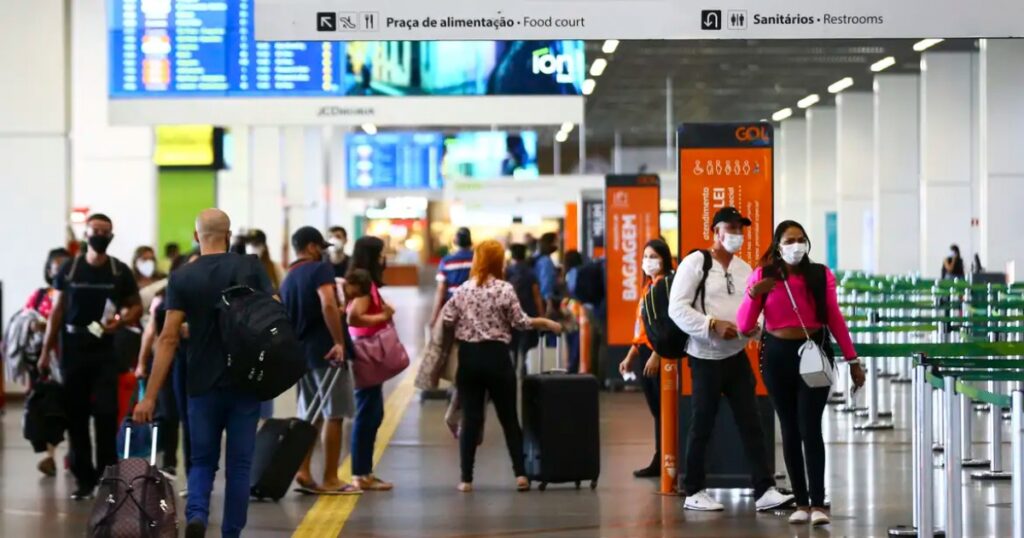 Brasil recebe 1,3 milhão de turistas estrangeiros em fevereiro, com queda de 2,9%
