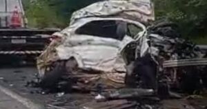 Casal morre em acidente entre carro e carreta entre Jequié e Manoel Vitorino