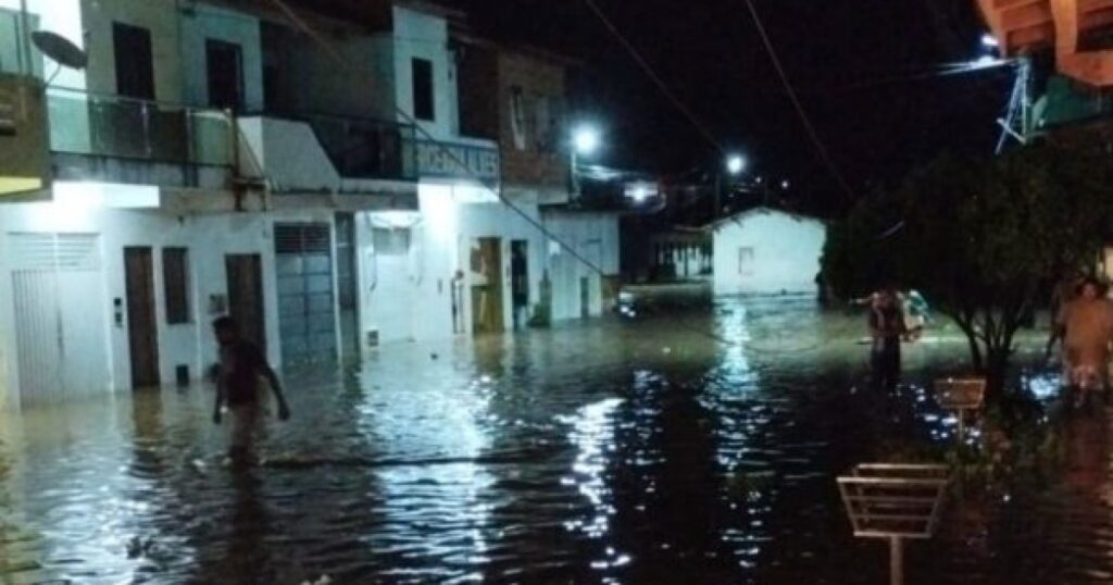 Chuvas elevam nível de rios em Dário Meira e Itagibá e provocam alagamentos