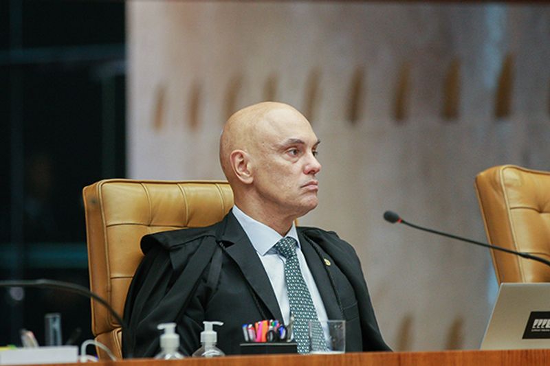 Contador fica preso por ordem de Moraes após vazamento de dados de parentes do ministro do STF