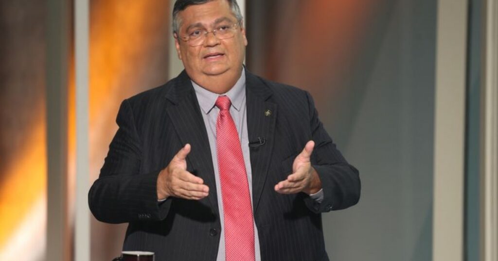 Dino pede explicação a senador sobre pagamento de R$ 3,6 mi a Igreja Lagoinha