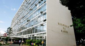 Empresa investigada por relação com PCC exporta ao Panamá carga do SUS vetada pela Anvisa