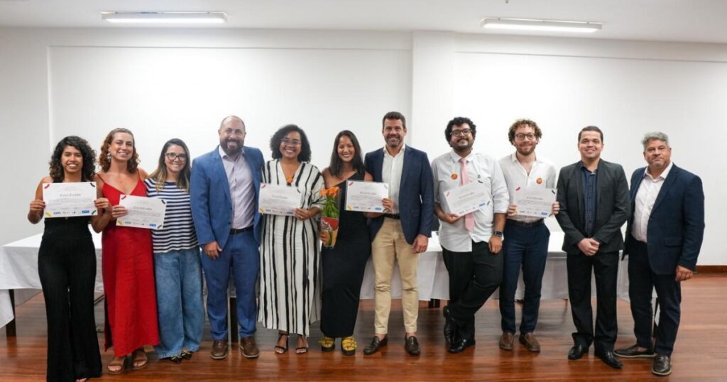 Escola de Saúde Pública de Salvador forma 23 novos médicos especialistas em programas de residência