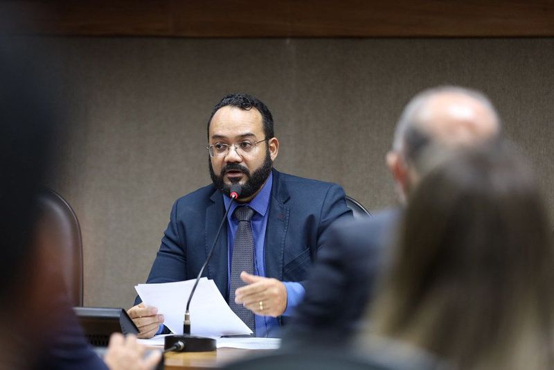 Impedido de assumir presidência de Comissão de Segurança, Leandro de Jesus acusa PT de “corja” e governo de “defender facção criminosa”