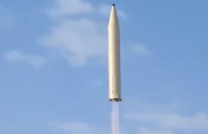 Irã lança mísseis contra base dos EUA e Reino Unido, mas falha no ataque