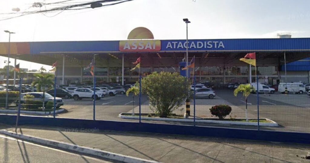 Justiça determina que Assaí informe paradeiro de cães comunitários retirados de unidades em Salvador e Lauro de Freitas