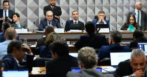 Maioria governista rejeita parecer final e CPMI do INSS encerra seus trabalhos sem relatório da investigação