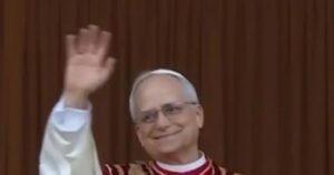 Papa diz que Deus rejeita orações de líderes que promovem guerras