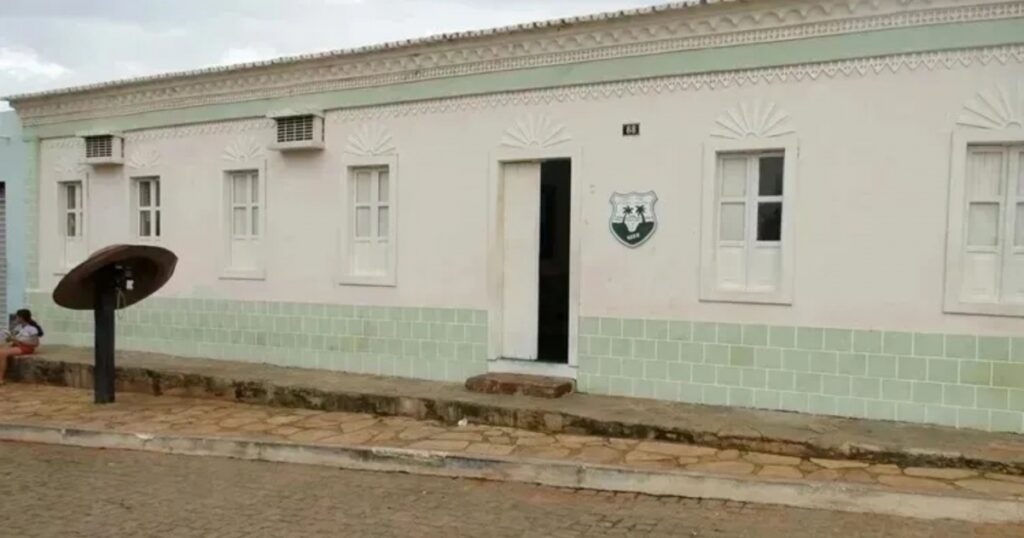 TCM suspende pregão de R$ 783 mil para kits escolares por restrição à competitividade em Lagoa Real