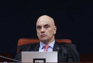 Tamanho do texto? A A A A   Oposição pede prisão de Moraes, e cresce pressão por ética no STF após mensagens com Vorcaro