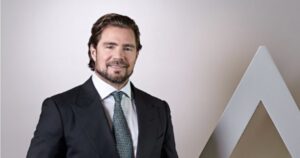 Um dia antes de prisão, Daniel Vorcaro pesquisou quem era juiz responsável por investigação