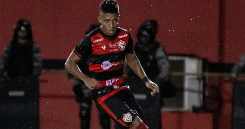 Presidente do Vitória explica fatia do clube em provável venda de Alisson Santos; veja valores