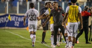 Vitória empata com Confiança, garante liderança e encara o Ceará nas quartas do Nordestão