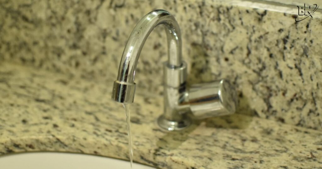 Abastecimento de água será reduzido no interior para obras da Embasa nesta terça; veja cidades afetadas