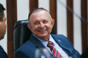 Adolfo Menezes oficializa candidatura ao TCM com apoio majoritário na Assembleia