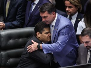 Alcolumbre sinaliza à oposição pautar impeachment de ministros do STF por apoio à reeleição