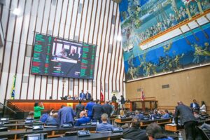 Após janela partidária, governo perde maioria em comissão que analisa o orçamento do Estado e contas de Jerônimo