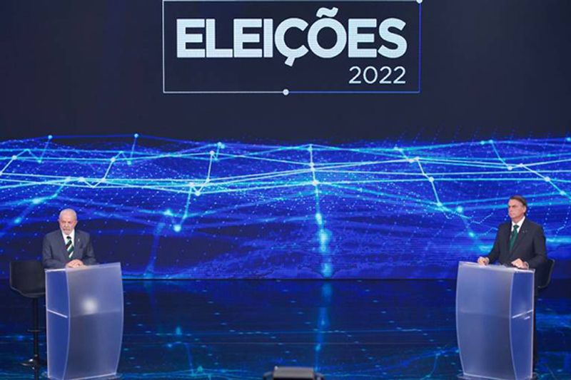 Cinco pré-candidatos à Presidência terão que ser convidados para debates na TV