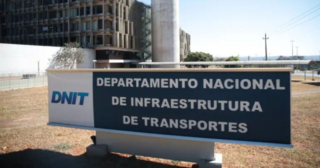 DNIT emite alerta de dez dias para responsável por construção irregular na BR-324 em Gavião