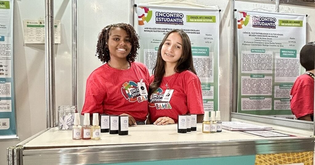 Estudantes baianas inovam e desenvolvem perfume em formato de bastão