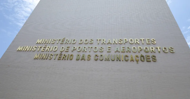 Governo pede suspensão de leilão de terminal em Santos