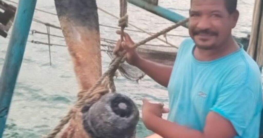 Hélice de avião é encontrada no mar de Boipeba e intriga pescadores