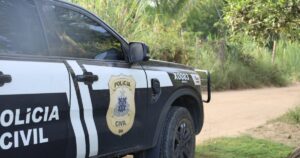 Homem de 66 anos é preso por tentativa de feminicídio em Castro Alves após ataque a ex-companheira em Santo Estêvão