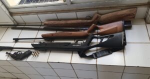 Homem é preso com arsenal após denúncia de agressão contra mulher em Xique-Xique