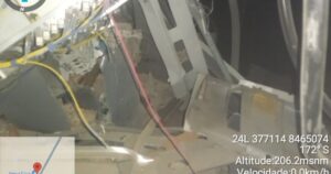 Homem morre após carreta colidir em torre de operadora de celular em Jequié