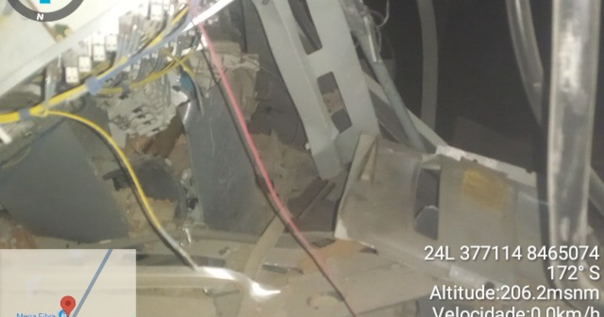 Homem morre após carreta colidir em torre de operadora de celular em Jequié