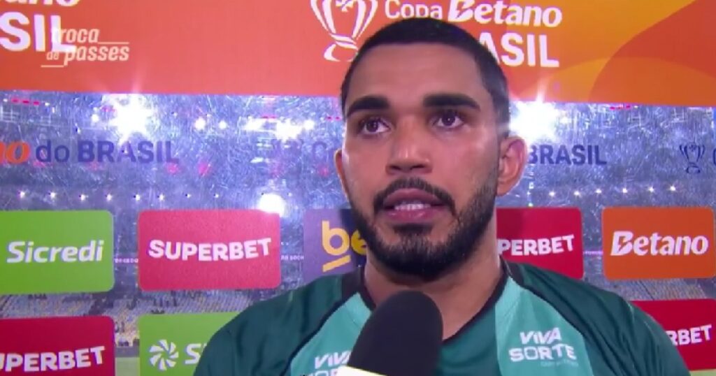 Lucas Arcanjo valoriza desempenho do Vitória contra o Flamengo: "Vamos decidir em casa"