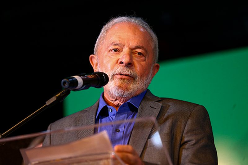 Lula chega a Portugal e deve tratar de imigração com premiê e presidente