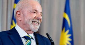 Lula diz que Brasil precisa “jogar fora o complexo de vira-lata” durante evento