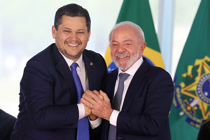 Lula e Alcolumbre se reaproximam, e Congresso sinaliza contenção de atritos com governo