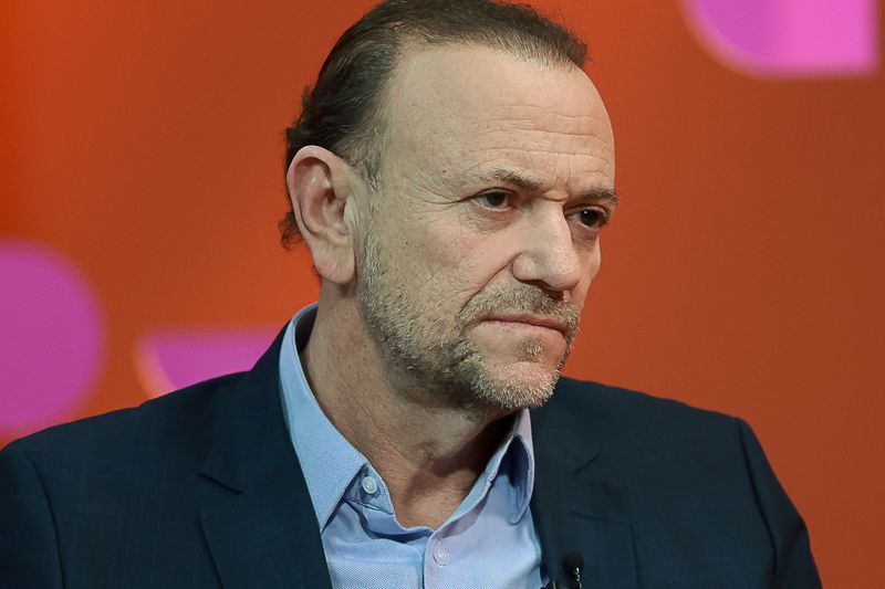 Lula paga o preço pelo desgaste que a política vive por causa da corrupção, diz presidente do PT