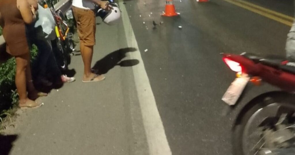 Mototaxista morre em colisão com carreta em trecho urbano da BR-116 na Bahia