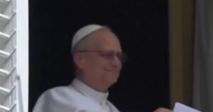 Papa rebate Trump após críticas: "Não tenho medo do governo"