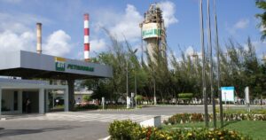 Petrobras é notificada pelo Inema a prestar informações sobre condicionantes de licença em fábrica de fertilizantes no Porto de Aratu