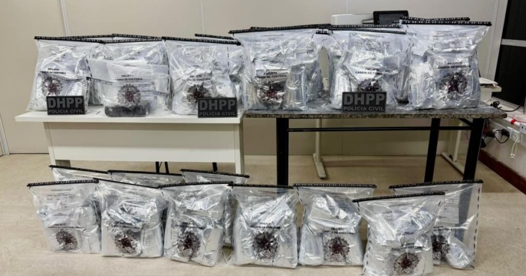 Polícia apreende 80 kg de cocaína na BR-116 e prende suspeito ligado ao CV