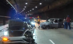 Porsche destrói Palio em suposto racha no Túnel Ayrton Senna; casal foge em outro carro de luxo