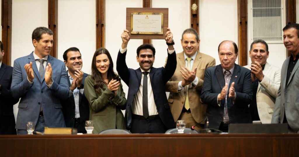 Prefeito de Luís Eduardo Magalhães recebe título de Cidadão Baiano na AL-BA